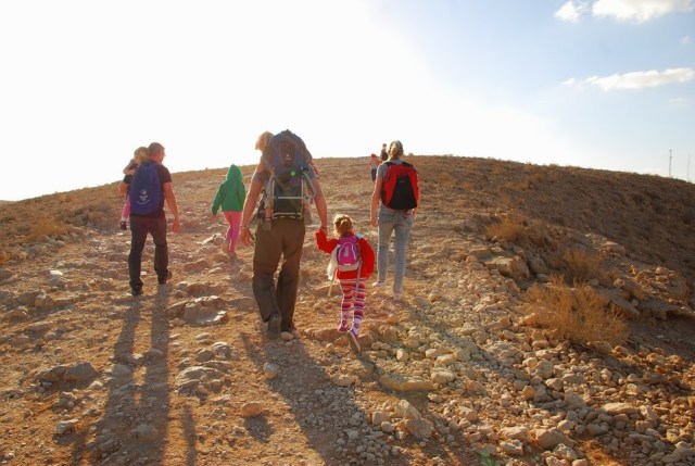 חוזרים מהתצפית אל המכוניות