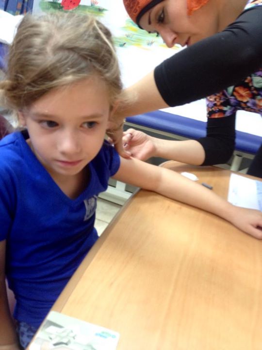 דר מקבלת חיסון שפעת